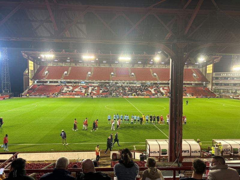 Barnsley and Doncaster line up before kick off.