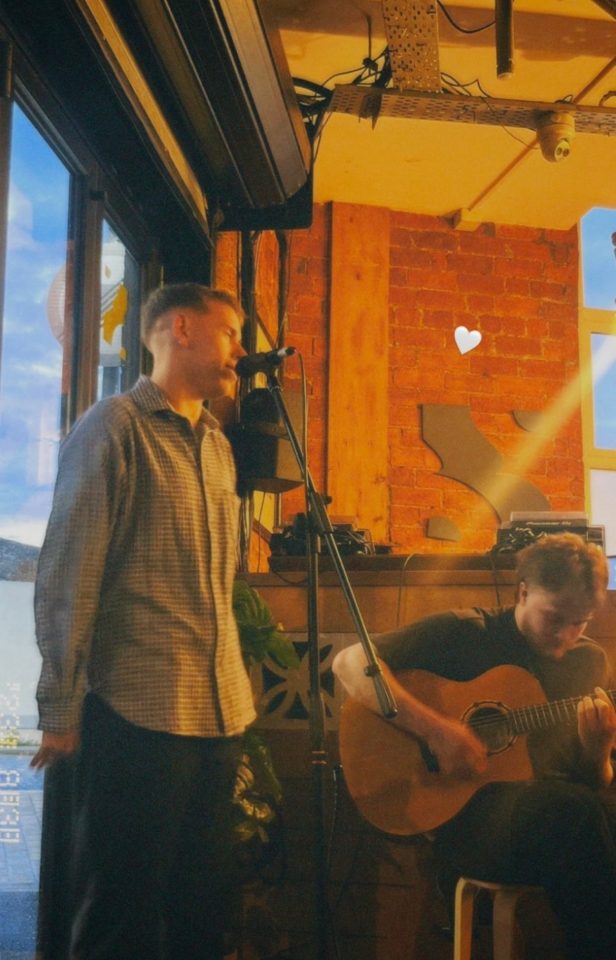Aaron Dinning performing