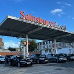 a group of cars parked in front of a building