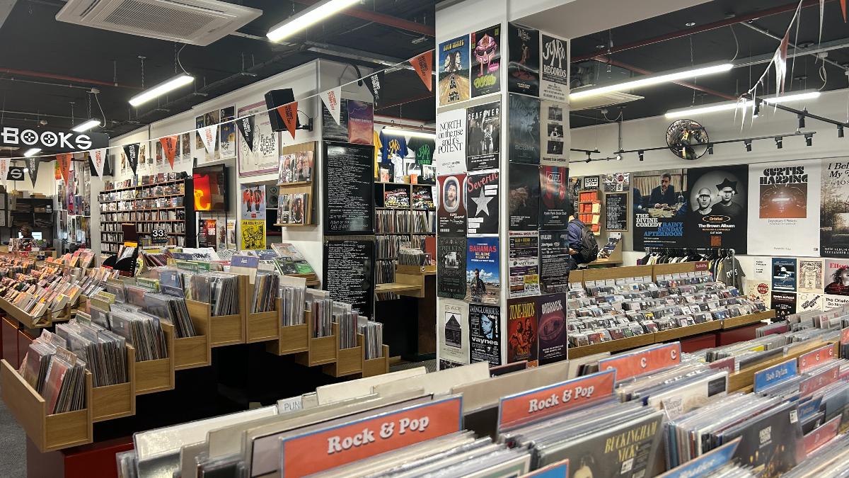 vinylfair emmaharesign allrightsreserved 2 1
